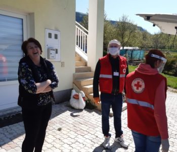 Predstavnici Crvenog križa Prozor-Rama posjetili osobe koje su završile proces izolacije, a trebale su biti odvedene u karantenu