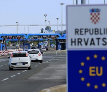 Hrvatska polako otvara granice, Brač u karanteni