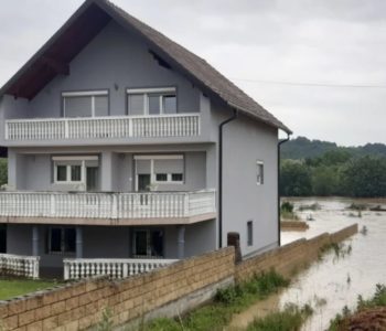 Nabujale rijeke prijete kućama i mostovima u Tuzlanskoj županiji