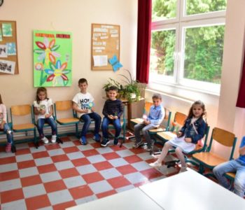 FOTO: U prvi razred na Gračacu upisano sedam učenika