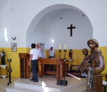 U Zvirnjači, filijali župe Rumboci postavljen novi oltar