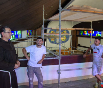 Foto: Započelo unutrašnje uređenje crkve u Rumbocima