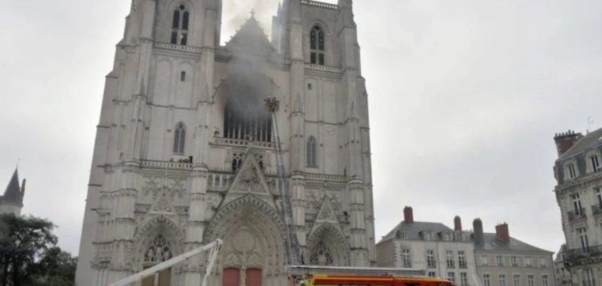 Uhapšen izbjeglica iz Ruande osumnjičen za podmetanje požara u katedrali u Nantesu