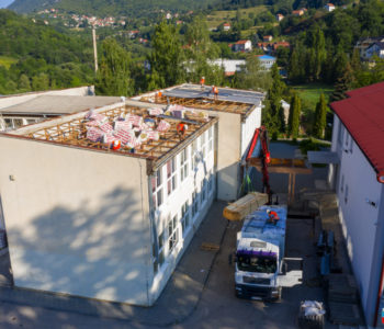 Foto/video: Započeli radovi na izmjeni krova i postavljanje nove fasade Srednje škole Prozor