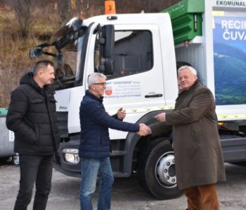 Novo vozilo za prijevoz otpada uručeno JKP  “Vodograd”