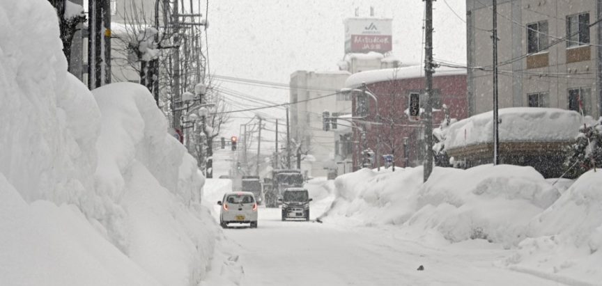 Snažne snježne padavine i oluja pogodili Japan: Preminulo 38 osoba