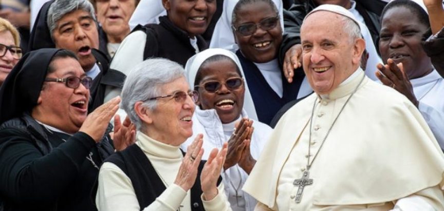 Papa u šali poručio majkama sa sinovima neženjama: “Nemojte im peglati košulje!”