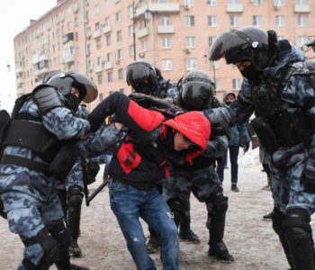 Rusija: Policija razbijala skupove podrške Navaljnom, uhićeno 4000 ljudi, među njima i Julija Naval