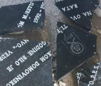 U Bihaću uništena spomen ploča poginulim pripadnicima HVO-a Bihać i zapaljena spomen soba