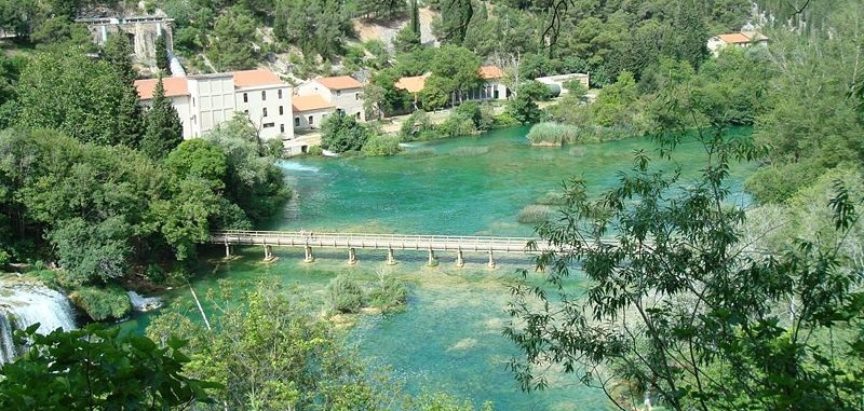 Prva hidroelektrana izgrađena je na rijeci Krki po Teslinom patentu