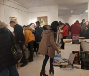 Franjevačka knjižnica u Tomislavgradu organizirala 2. sajam knjiga – veliki broj čitatelja već prvog dana