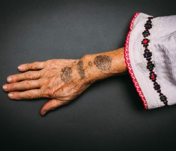 Tradicionalne tetovaže iz Rame na izložbi u Briselu