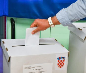 Diljem Hrvatske otvorena biračka mjesta za lokalne izbore, glasa se uz posebne epidemiološke mjere