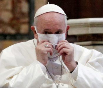 VATIKAN: Nakon operacije papa Franjo relativno dobrog zdravlja