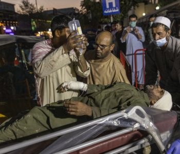 Najmanje 85 ubijenih u samoubilačkom napadu u Kabulu, poginulo 13 američkih vojnika