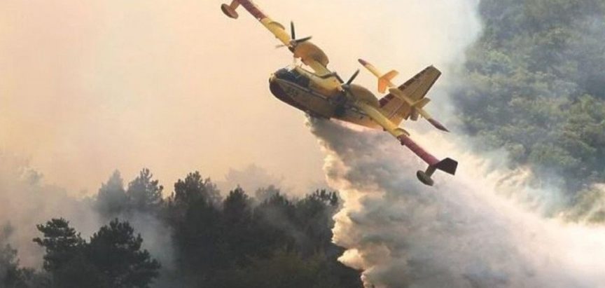 HRVATSKA POSLALA POMOĆ: Dva kanadera gase požar u Tomislavgradu