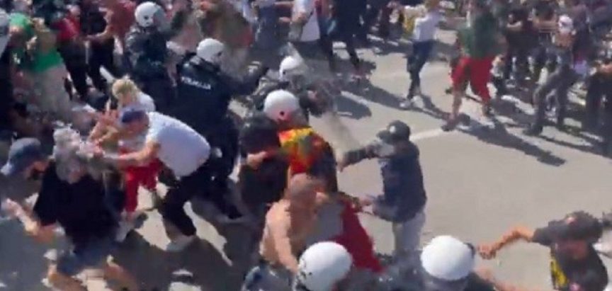 Neredi u Crnoj Gori, izbili sukobi s policijom