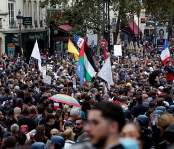 Novi prosvjedi u Francuskoj, došlo 80.000 ljudi: ‘Dobro došli u Kontrolistan. Slava našem vođi Macronescuu‘