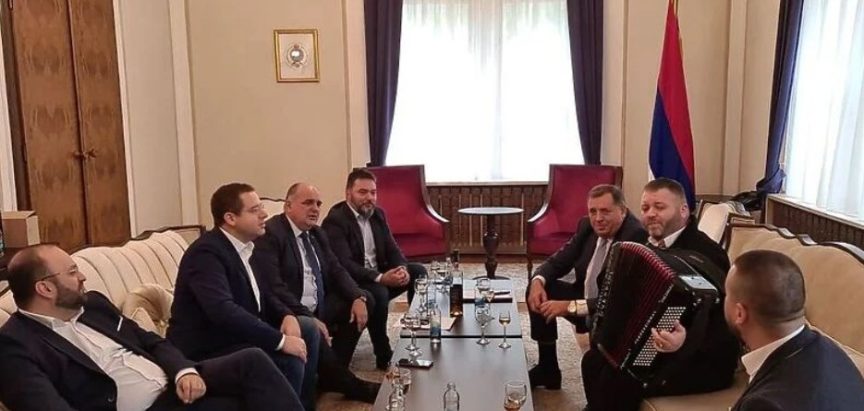 Dodik doveo harmonikaša u kabinet predsjedništva