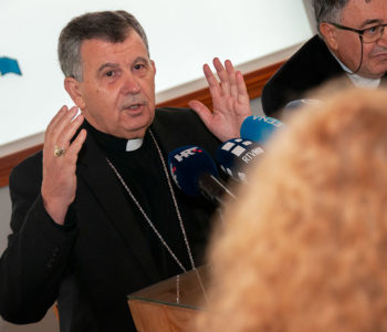 Biskupi izražavaju svoju zabrinutost zbog neodgovornoga ponašanja i nepromišljenih izjava pojedinih političkih predstavnika