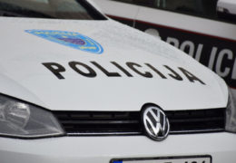 POLICIJSKO IZVJEŠĆE: Pijan udario maloljetnika bocom u glavu u Ploči, verbalni napad u Perićima