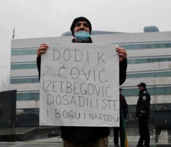 Građani prosvjedovali: Dodik, Čović, Izetbegović, dosadili ste i Bogu i narodu