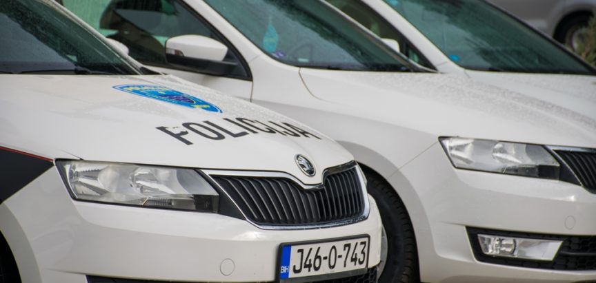 POLICIJSKO IZVJEŠĆE: Muškarac s puškom u automobilu zaustavljen i lišen slobode u Prozoru