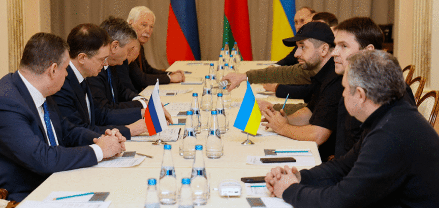 Rusi i Ukrajinci dogovorili se oko nastavka pregovora, a London uveo bolne sankcije Rusiji