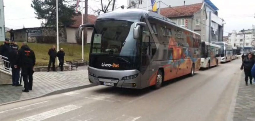 Autobusi Livno Busa blokirali Gradsku upravu i Sud