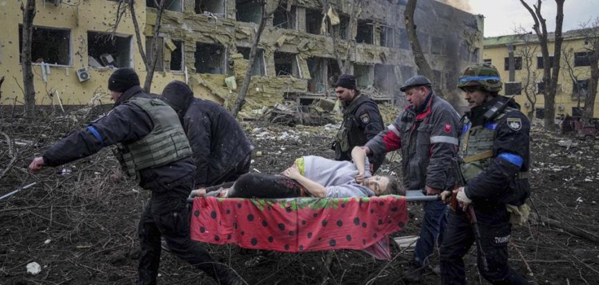 Dvoje poginulih u granatiranju zgrade u Kijevu, preminula trudnica čije su fotografije obišle svijet