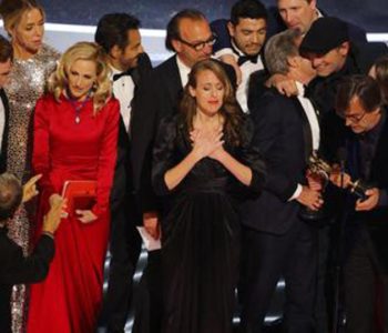 Oscar za najbolji film odnijela priča o gluhonijemoj obitelji, na pozornici letjele i šake