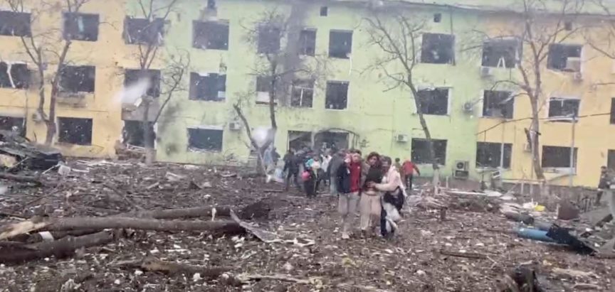 Bombardirana zgrada kod Harkiva, četvero ljudi poginulo, Ukrajinci tvrde da je izvršen protunapad na ruske snage kod Kijeva
