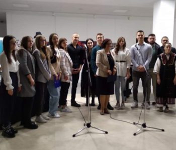 Ana Bilić, učenica 7. razreda OŠ “Ivan Mažuranić” Gračac osvojila drugo mjesto na natjecanju u pisanju poezije