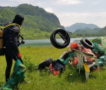 “ZAJEDNO ZA ČISTE VODE BiH”: Iz Boračkog jezera uklonjeno 300 kg čvstog otpada