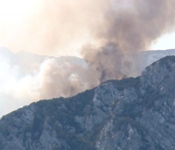 Požar na Čvrsnici ne posustaje, situaciju otežava vjetar