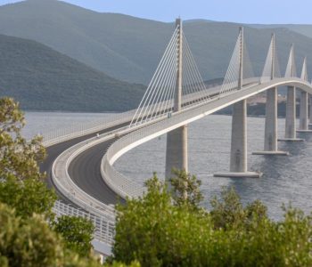 PELJEŠKI MOST: Pobjednica Du Motiona djevojka iz Metkovića, branitelji prvi prešli most