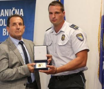 Ministar sigurnosti BiH Cikotić nedavno dao medalju za hrabrost policajcu koji je odavao informacije narkodilerima