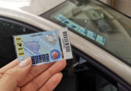 Vozači pri registraciji vozila dobivaju i niz besplatnih usluga, pa i vučne službe