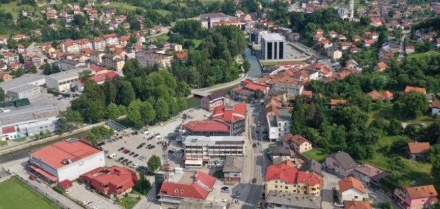 Profesor u Srednjoj školi u Kiseljaku poslao poruku Čoviću: “Pomozite i običnim Hrvatima da djeci otvaraju firme umjesto da ih šalju u Njemačku