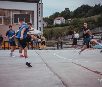 Druge četvrtfinalne večeri tradicionalnog turnira u Prozoru slavile ekipe “HVIDRA” Mostar i “Bosansko pivo”