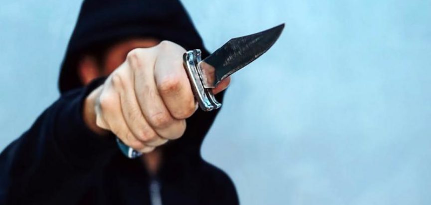 JABLANICA: Djevojku posjekao nožem i opljačkao je