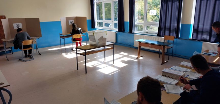 Schmidt želi skenere i biometrijske identifikacije birača, HDZ i SNSD protiv novih tehnologija