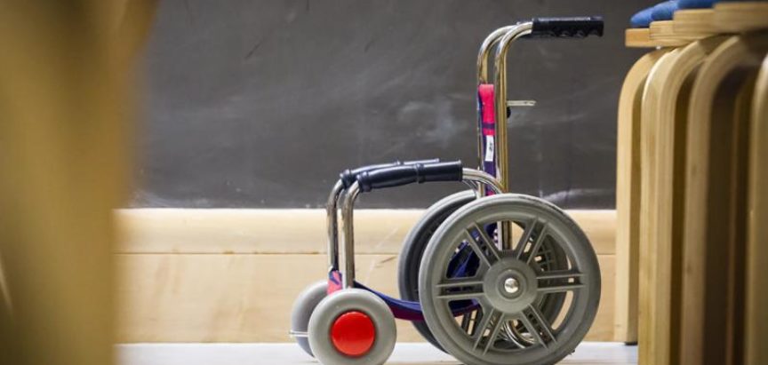 OTVORENO PISMO VLADI HNŽ: Zamijenite fotelje invalidskim kolicima Zavoda zdravstvenog osiguranja