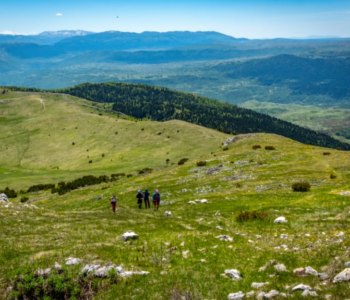 PREPORUKA ZA PLANINARSKI VIKEND: Raduša, dominantna planina iznad Ramskog jezera