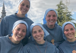 Zvuči nevjerojatno, ali Bog je pozvao ovih pet bioloških sestara da mu služe u istoj zajednici