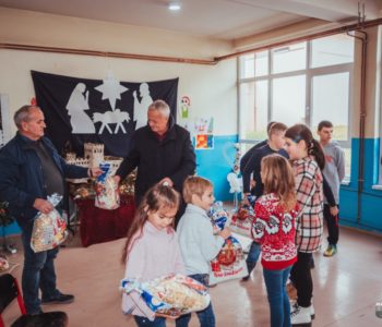 Učenici Osnovne škole “Veselko Tenžera” Uzdol pripremili božićni program