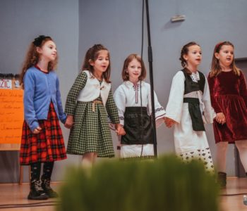 FOTO: Božićna priredba učenika i djelatnika Osnovne škole “Marko Marulić”