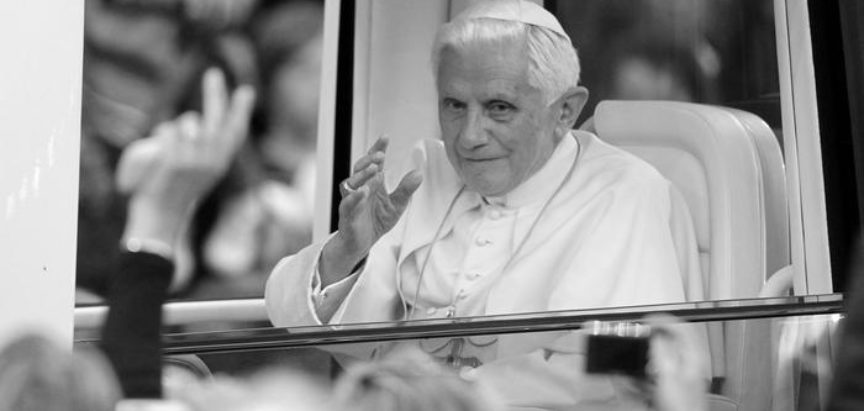 Preminuo bivši papa Benedikt u 95. godini
