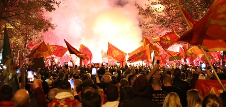 Deseci tisuća prosvjednika u Podgorici traže izvanredne izbore