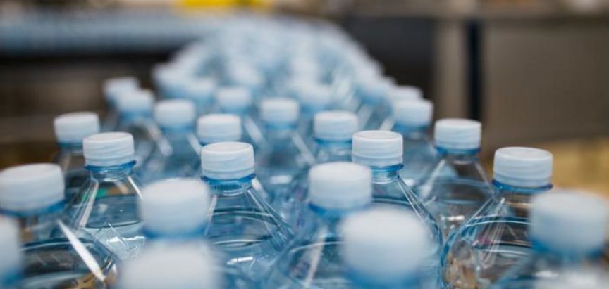 Polovica novca potrošenog na flaširanu vodu bila bi dovoljna za pristup pitkoj vodi u cijelom svijetu